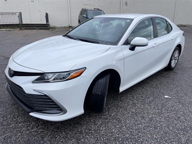 $23990 : PRE-OWNED 2022 TOYOTA CAMRY LE image 9