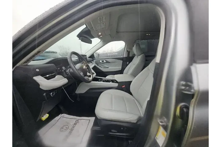 $35967 : Ford Explorer 2023 AWD XLT 4 image 2