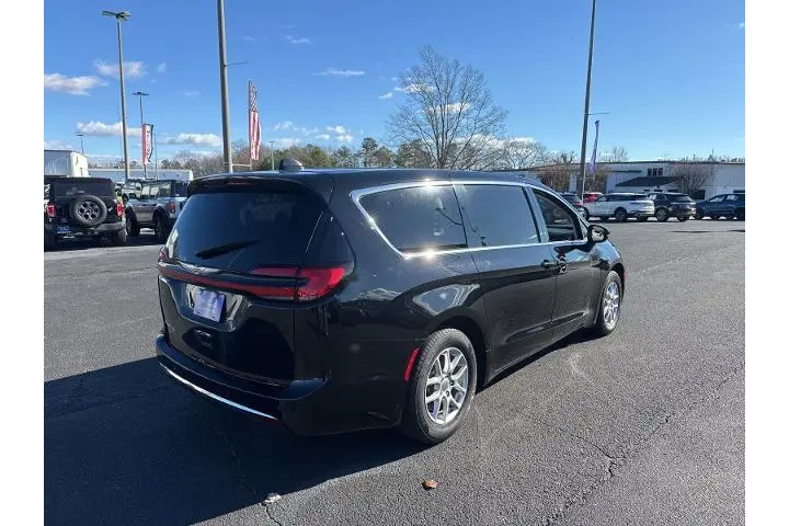 $28950 : Chrysler Pacifica 2024 Touri image 6