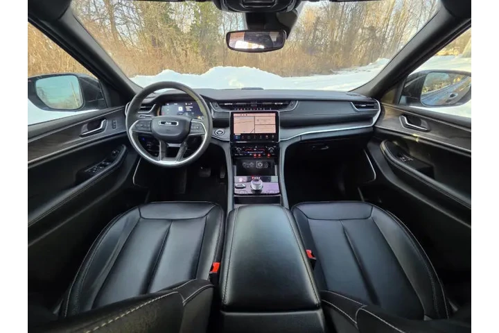 $33000 : 2024 Grand Cherokee 4xe image 5