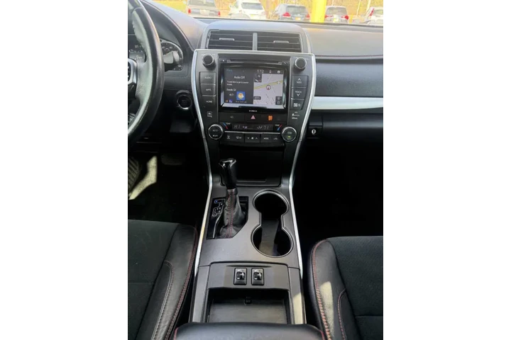 2017 Camry SE image 10