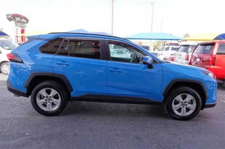 $39995 : Pre-Owned 2021 RAV4 XLE Sport image 4