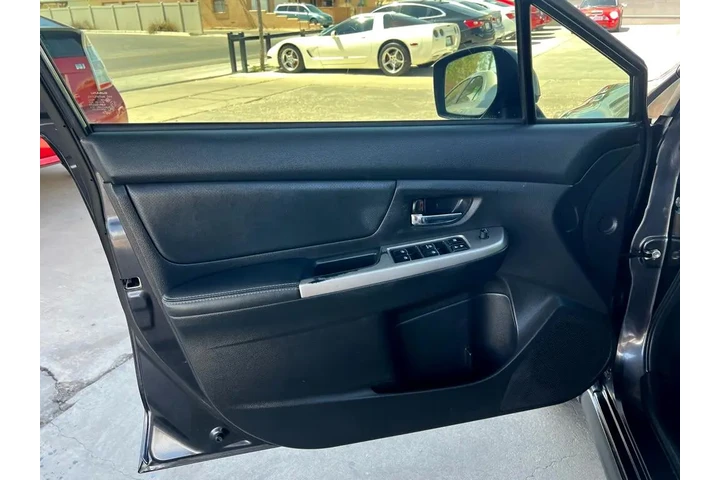 2015 XV Crosstrek 2.0 Limited image 10