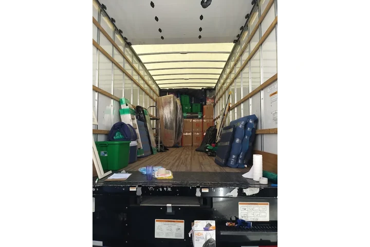 MOVING / MUDANZAS image 5