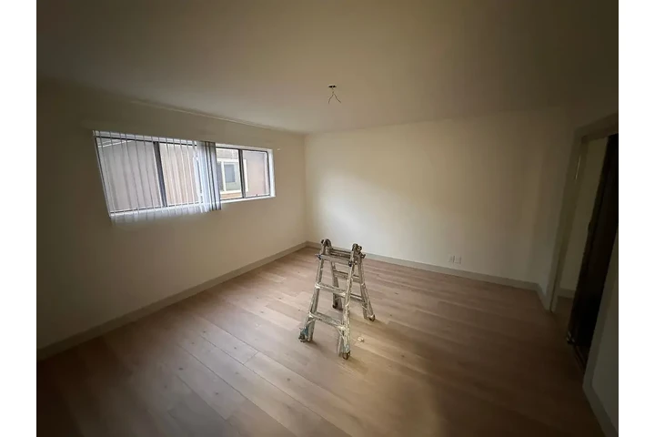 $1100 : Koreatown Luxury Rent image 6