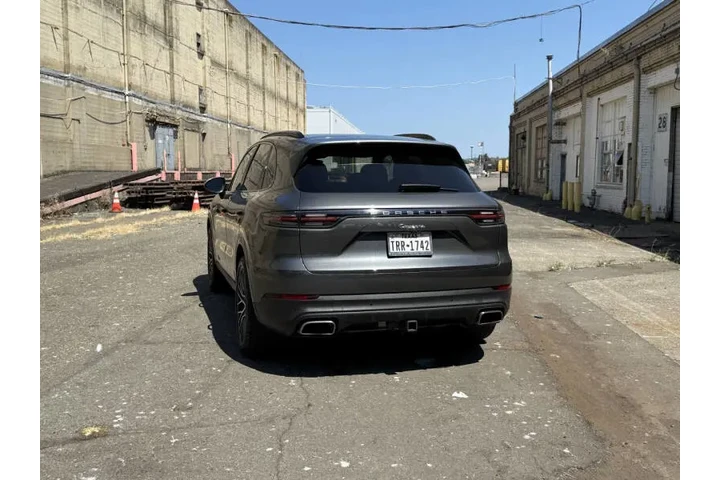 $33988 : 2019 Cayenne image 9