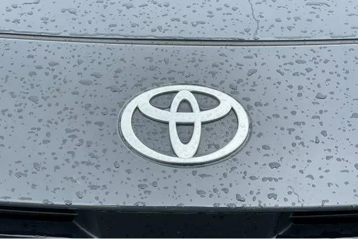 $28477 : Toyota Camry 2025 SE 4dr Sed image 8