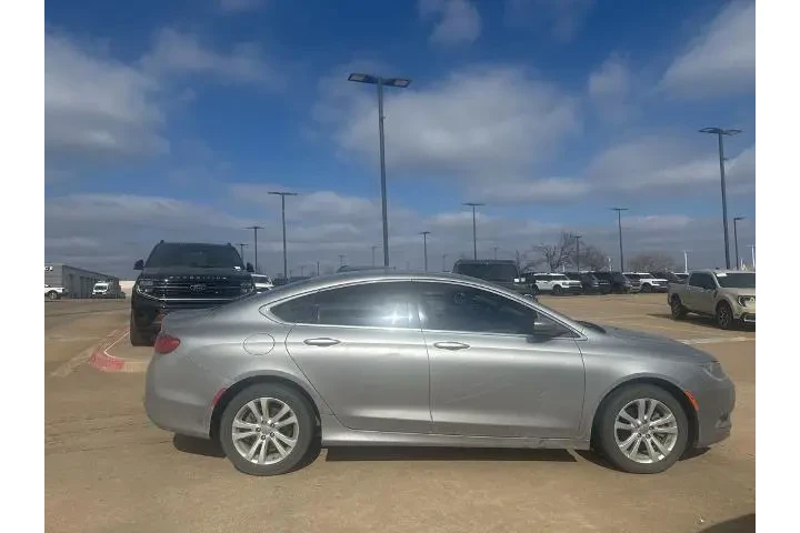$6995 : Chrysler 200 2015 Limited 4d image 2