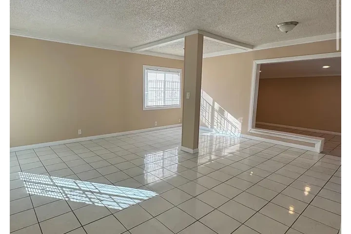 $1650 : SINGLE STORY HOME Kitchen inc image 3