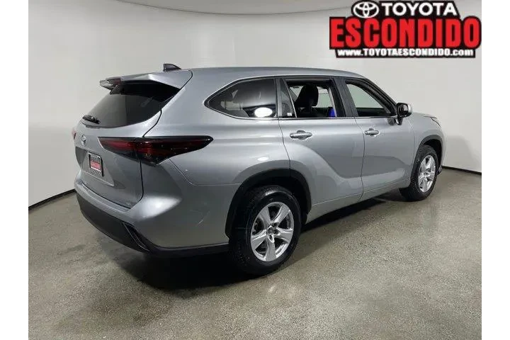 $38487 : Toyota Highlander 2025 LE 4d image 3