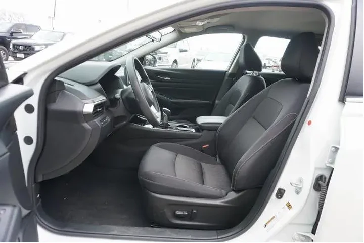 $22288 : Nissan Altima 2024 2.5 SV 4d image 7