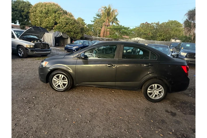 $3000 : Chevrolet Sonic 2015 ( CASH ) image 8