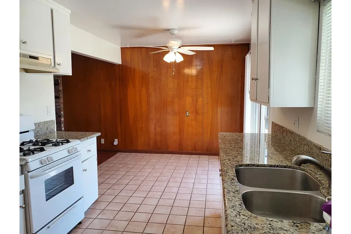 $1550 : Downey 3 & 2 Available image 9