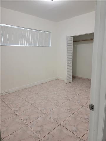 $2300 : Apartamento 2/1 Hialeah image 5