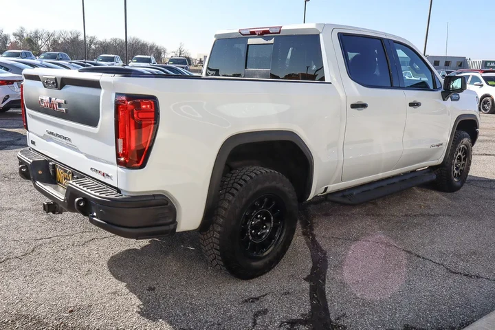 $64988 : 2023 Sierra 1500 4WD Crew Cab image 4