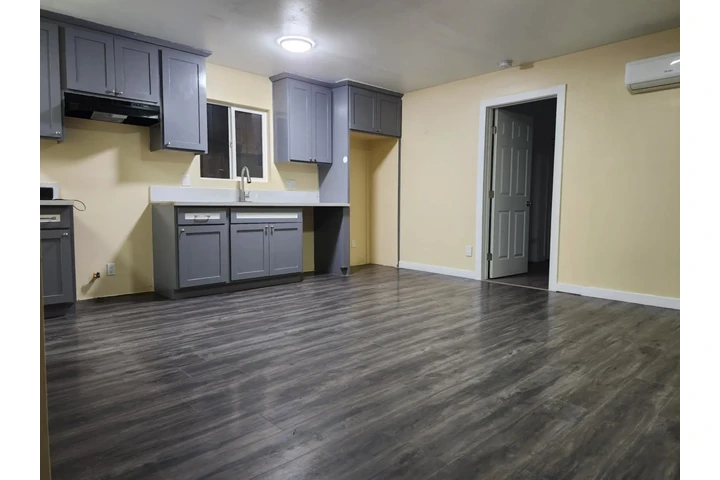 $2500 : Casa de 2 Cuartos y 2 Baños image 1