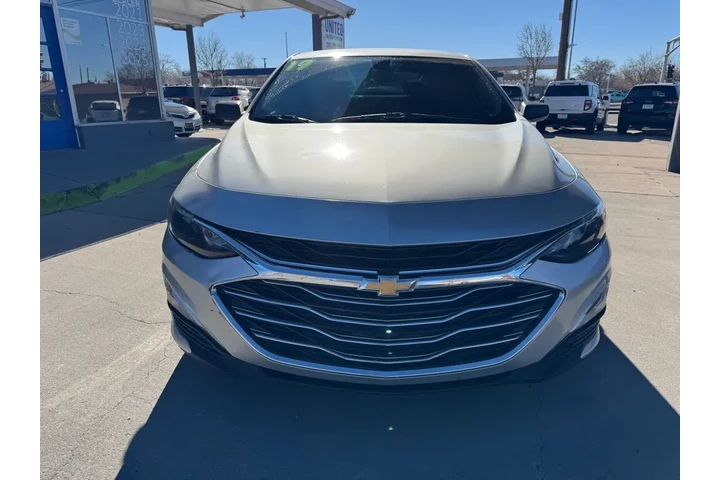 2019 Malibu LS image 2
