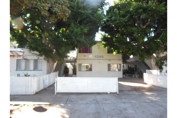 $2595 : LINCOLN PARK LOS ANGELES image 2