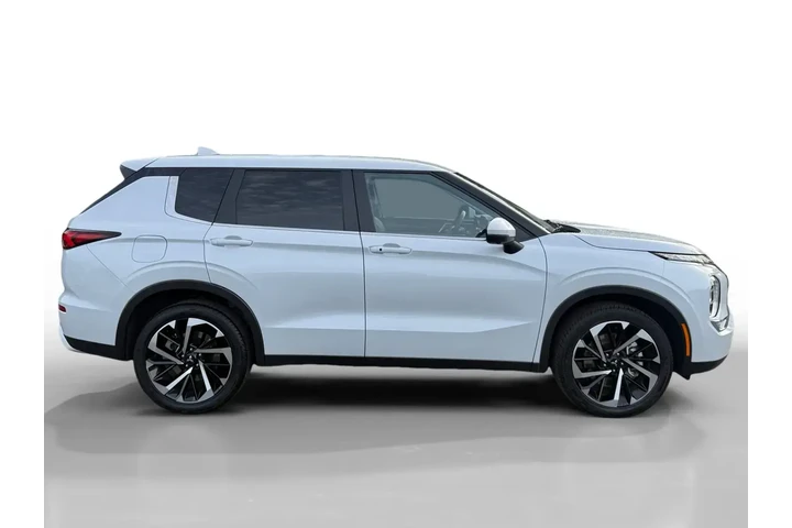 $24771 : Mitsubishi Outlander 2024 SE image 6