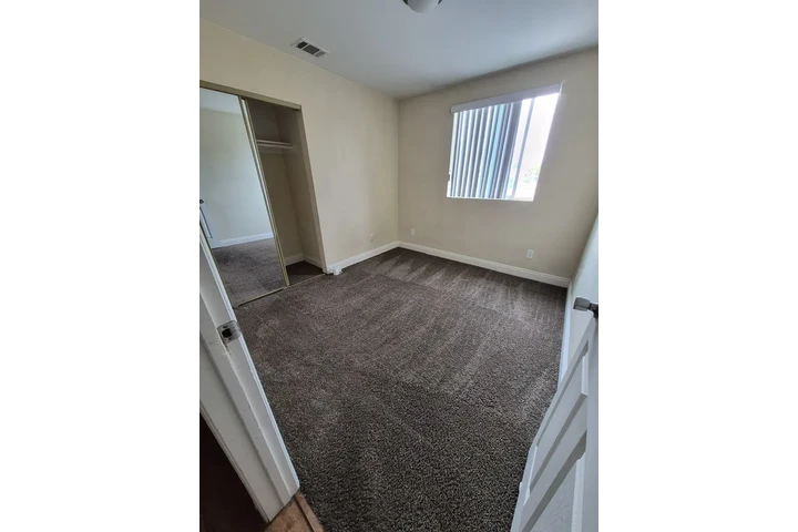 $850 : Un Cuarto En Renta image 5