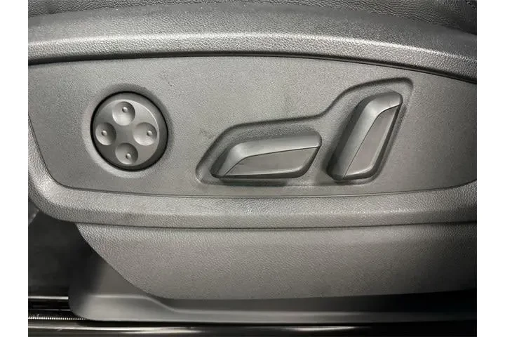 $36200 : Audi Q5 2024 AWD e quattro S image 4