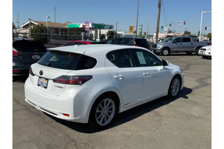 $9995 : 2013 CT 200h image 7