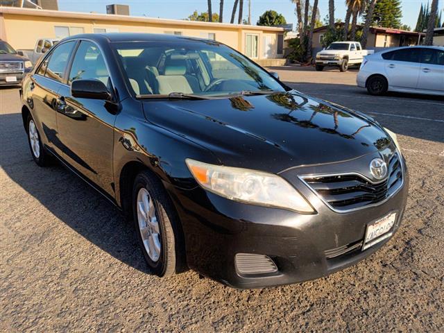 $6800 : 2011 TOYOTA CAMRY LE image 1