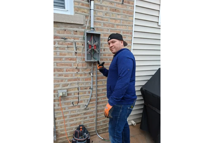 RCH HANDYMAN  7738241932 image 2