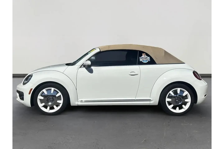 Volkswagen Beetle Convertibl image 3