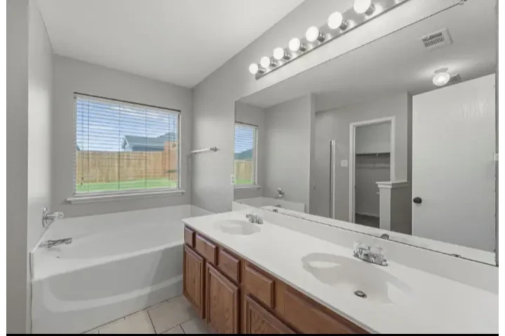 $2600 : Renta  casa image 4