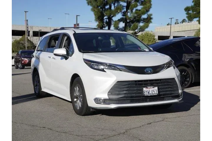 $33948 : Toyota Sienna 2022 XLE 8-Pas image 2