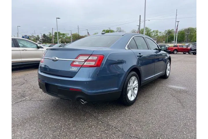 $13952 : Ford Taurus 2018 SEL 4dr Sed image 4