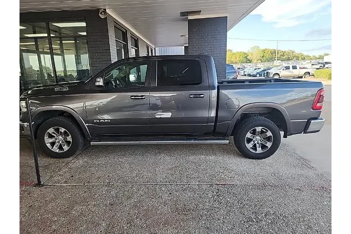 $27247 : Ram 1500 2020 4x4 Laramie 4d image 2