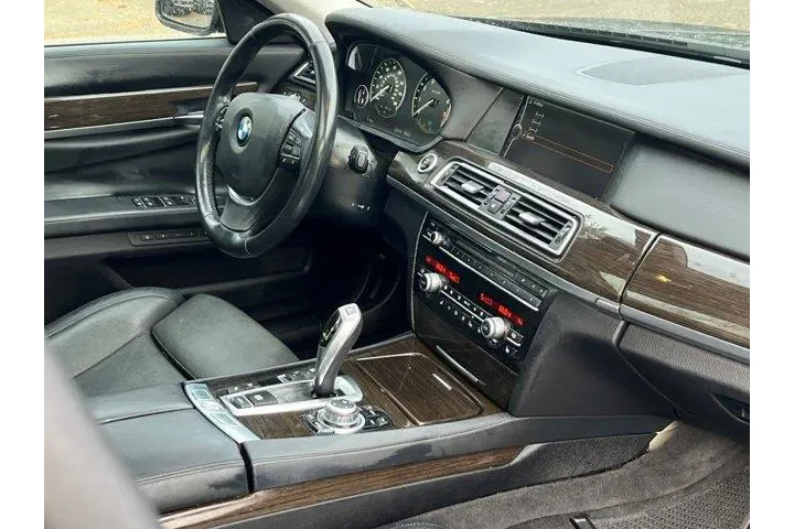 $9991 : BMW 7 Series 2012 AWD ALPINA image 9