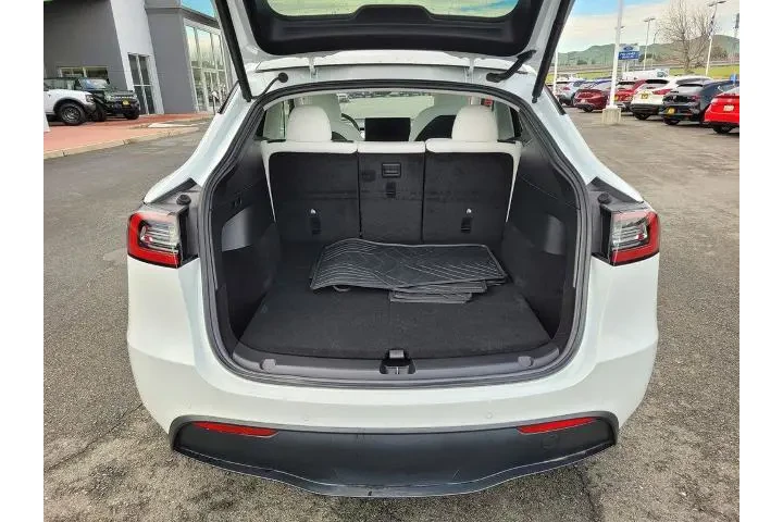 $29900 : Tesla Model Y 2022 AWD Long image 10