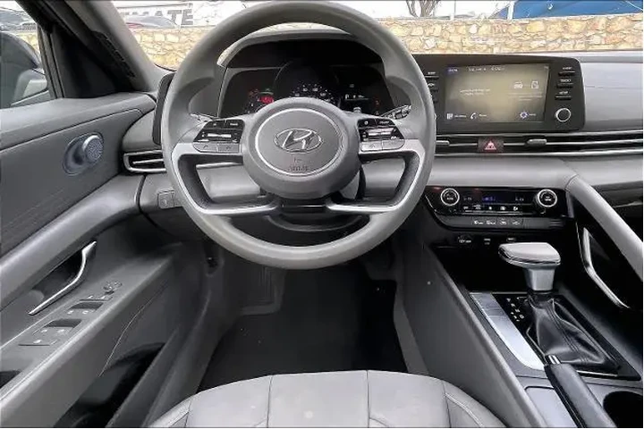 $20138 : Hyundai ELANTRA 2023 SEL 4dr image 5