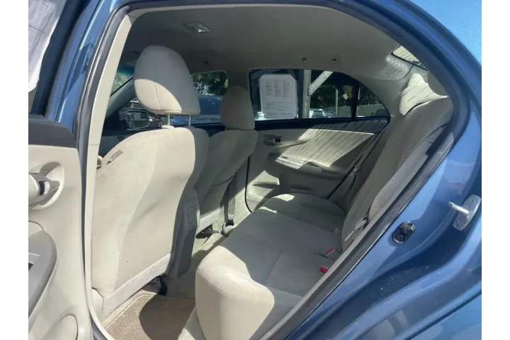 2013 Corolla L image 4