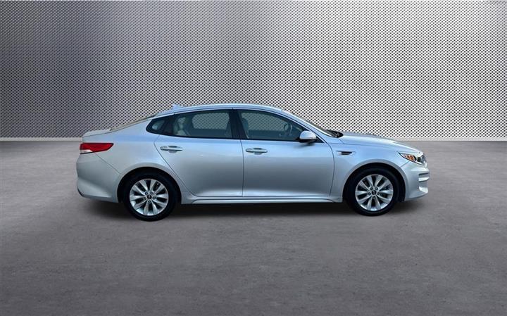 $13977 : 2016 Optima EX image 8