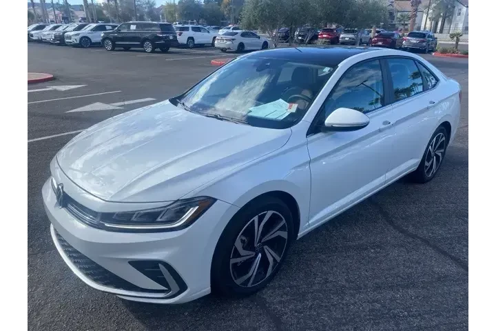 $24947 : Volkswagen Jetta 2025 SEL 4d image 2