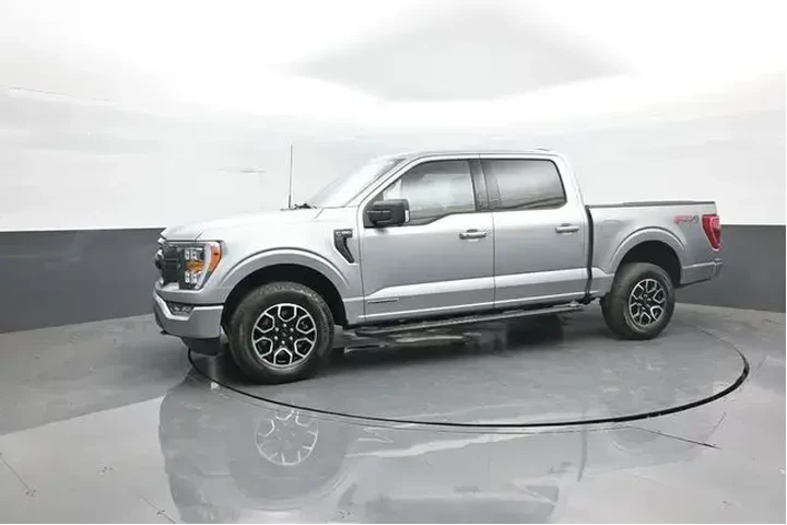 $39939 : Ford F-150 2023 4x4 XLT 4dr image 1