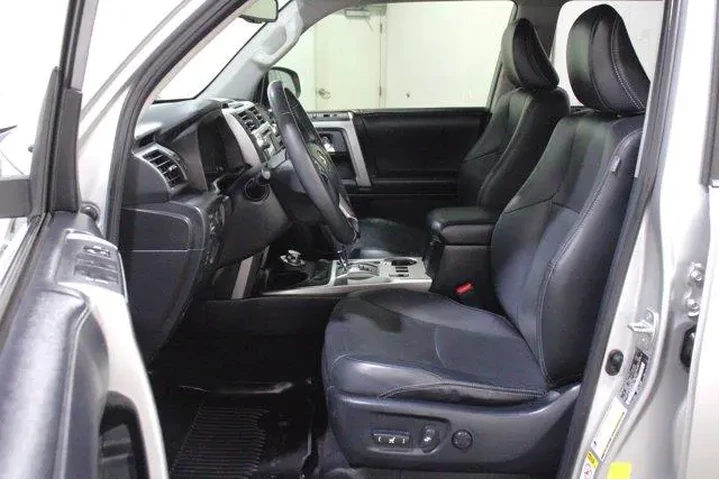$29998 : Toyota 4Runner 2018 AWD Limi image 3