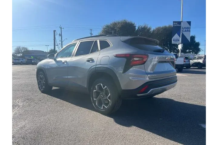 $19998 : Chevrolet Trax 2024 LT 4dr C image 2