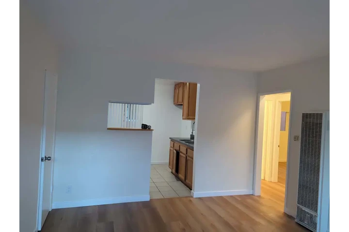 $2195 : 9815 Imperial Hwy Unit 37 image 3