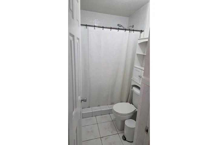 $900 : Cuarto todo incluido Kendall image 5