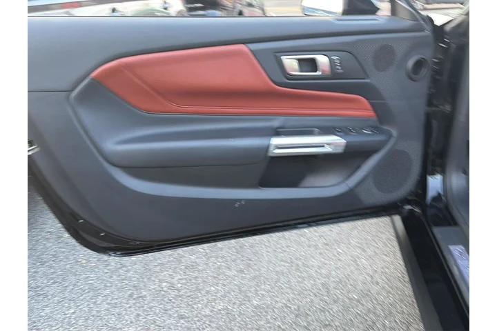 $30490 : Ford Mustang 2024 EcoBoost P image 9