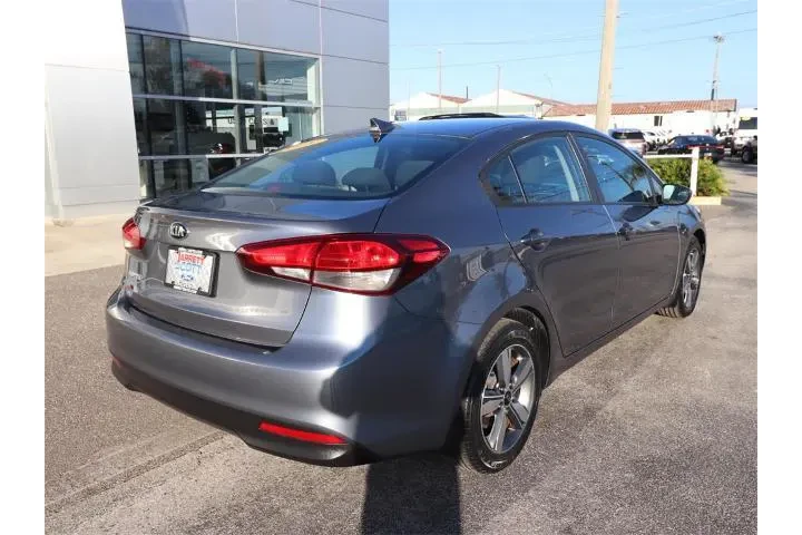 $8230 : Kia Forte 2018 LX 4dr Sedan image 7