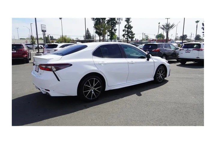 $27984 : 2022 Camry SE Sedan 4D image 6