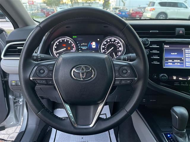 $18300 : En venta Toyota Camry XLE 2018 image 3