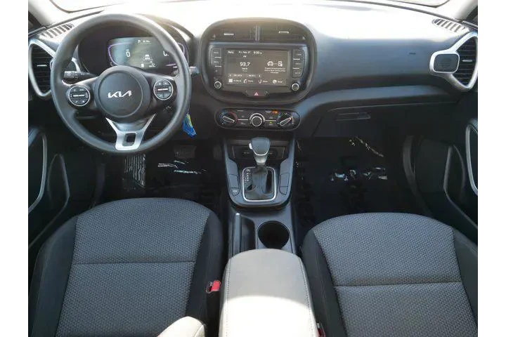 $17500 : Kia Soul 2023 LX 4dr Crossov image 10