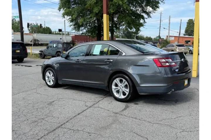 2017 Taurus SE image 4